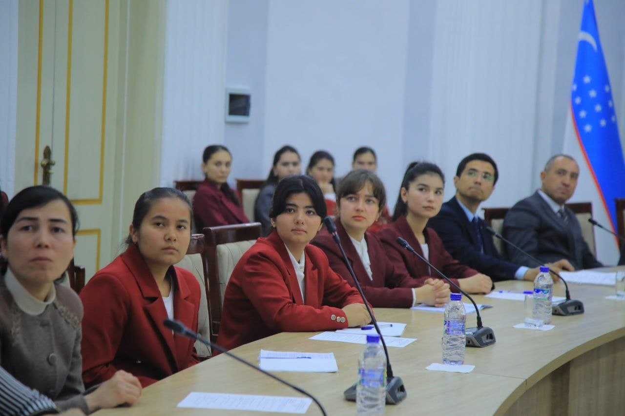 Ta'lim falsafasida tarixiylik va zamonaviylik tendensiyalari: ta'lim, bilim, metodlar